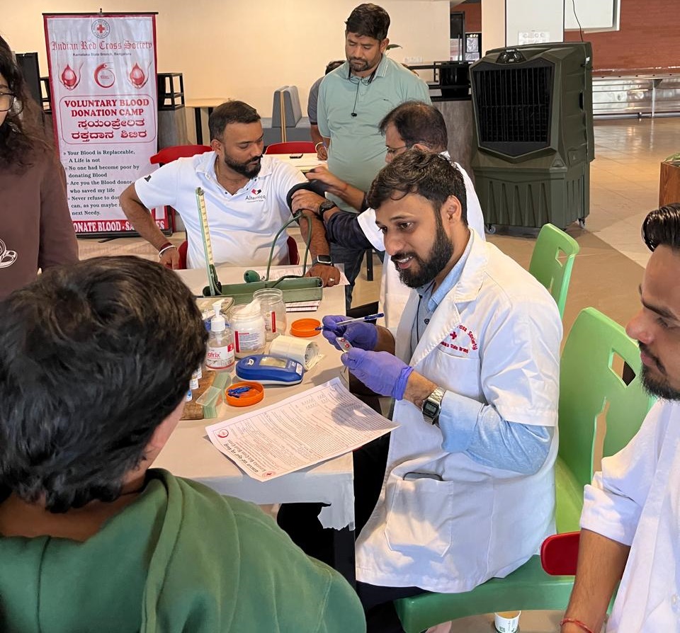 Donors and volunteers together at PFMECT blood donation event Bangalore